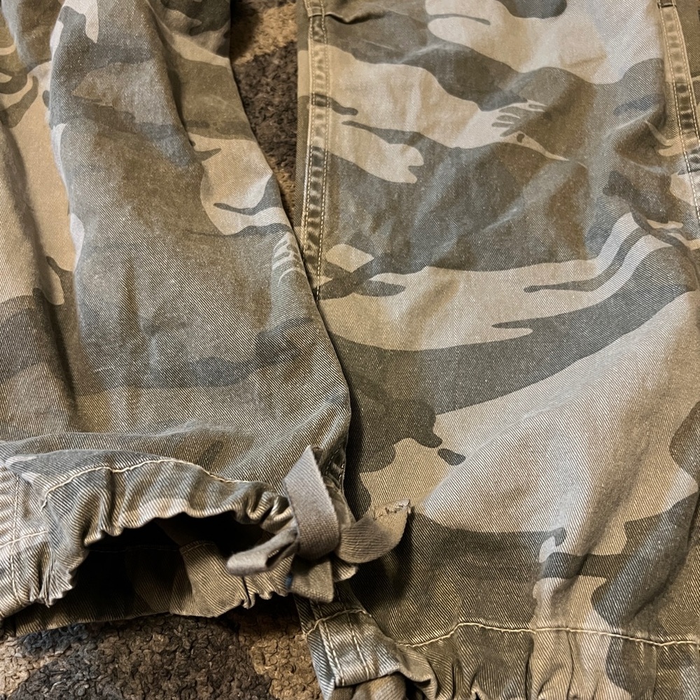 REVOLVE Maxwell Cargo Pants in Renegade GRLFRND
Color:Renegade sz 32 - Picture 3 of 5